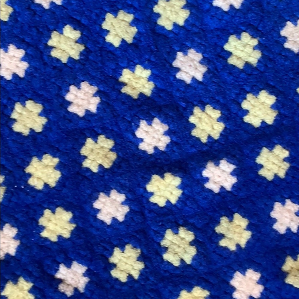 Crocheted mini blanket - Picture 2 of 2